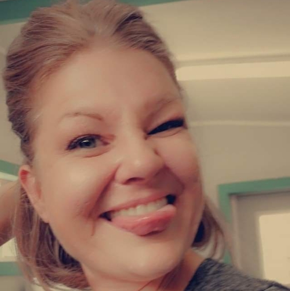 Meet your Posher, Emily - Picture 2 of 2